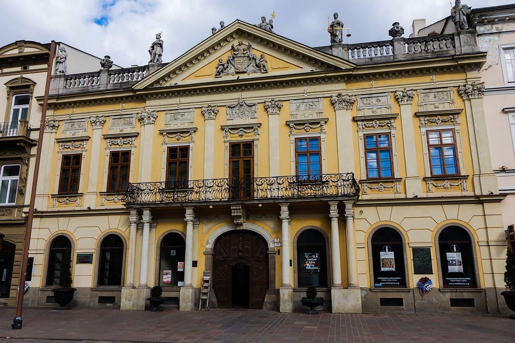 Trying fo find us? Just look for a beutiful yellow building with white I on the windows and enter the under pass!