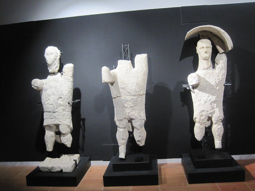 I GIGANTI DI MONTE PRAMA ALL'ANTIQUARIUM MUSEO DI CABRAS-SARDEGNA- NEL 2015- IMPONENTI E MISTERIOSI COME HA CONFERMATO OGGI  19 MARZO 2019 ,ALBERTO ANGELA NELLA TRASMISSIONE SU RAI UNO- FOTO MAURO PORTO TORRES-