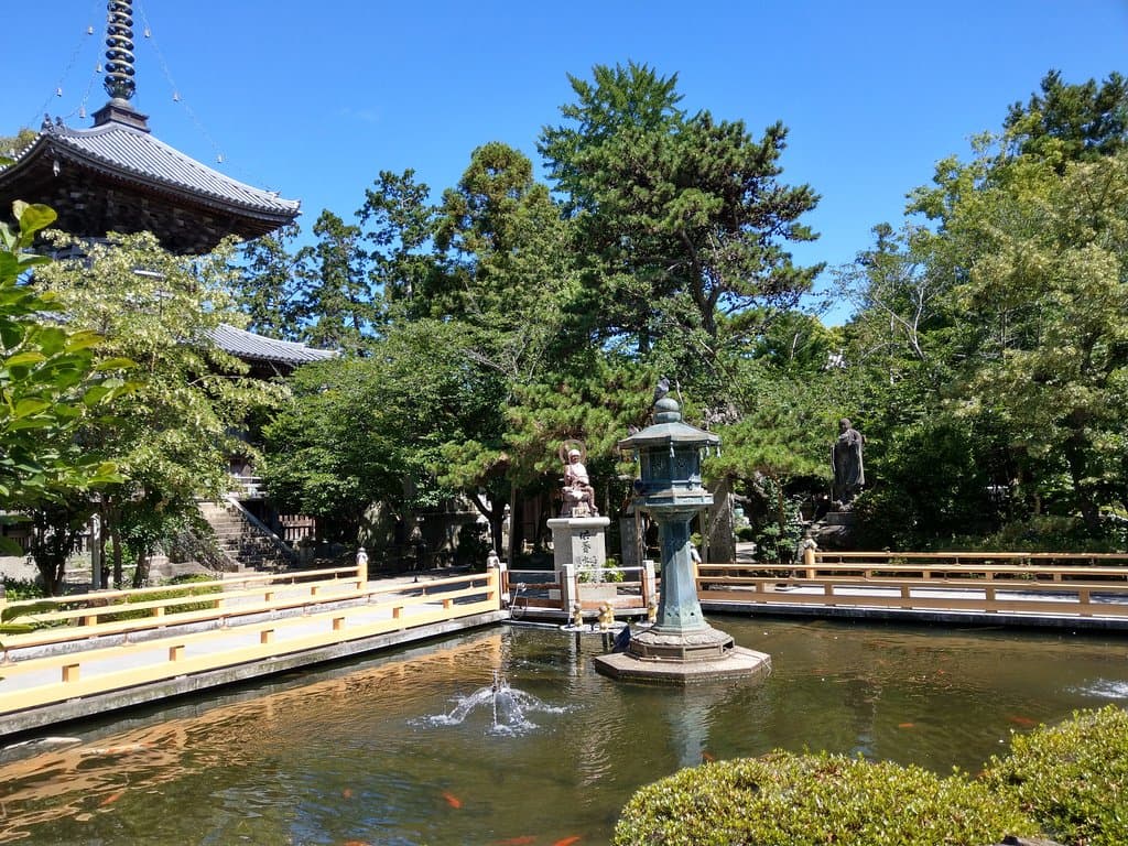 寺內庭院造景很美