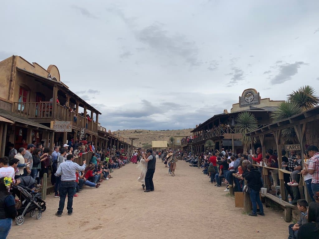 Parque temático y divertido. Nos encantó el ambiente familiar y la variedad de alimentos para ofrecer, ya sea comida o snacks. El show es muy entretenido y los costos son asequibles tanto para souvenir como atracciones.
