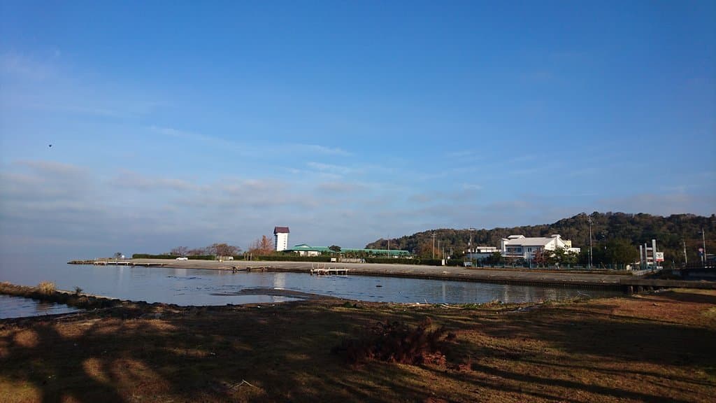 琵琶湖近江岸邊沙灘步道
