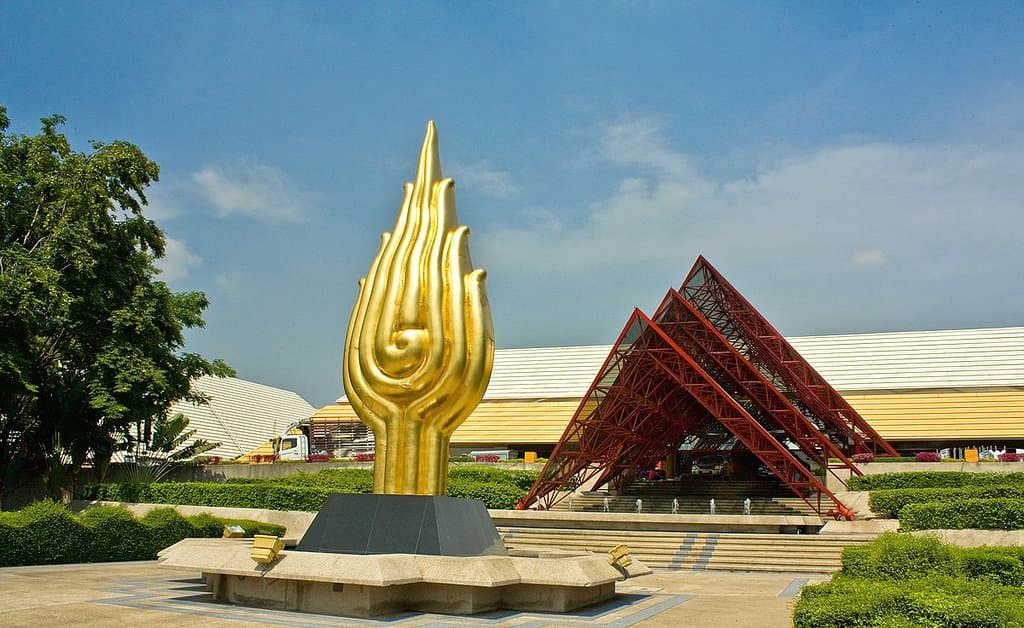 สถานที่จัดงานสำคัญมากมายให้คุณได้ลองไปเดินชม