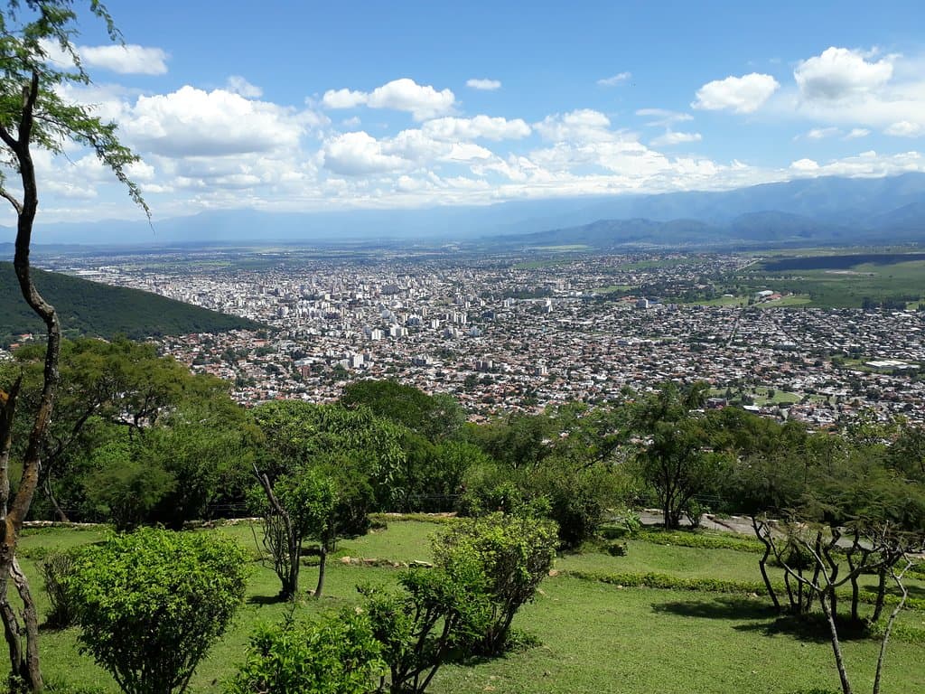 Vista de la ciudad de Salta desde el cerro de la Virgen