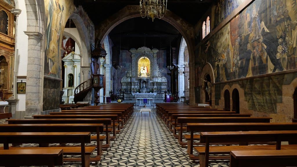 The nave of the Iglesia de Santo Domingo de Guzman.