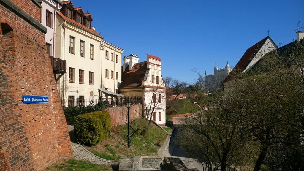 Plac po Farze Ruins
