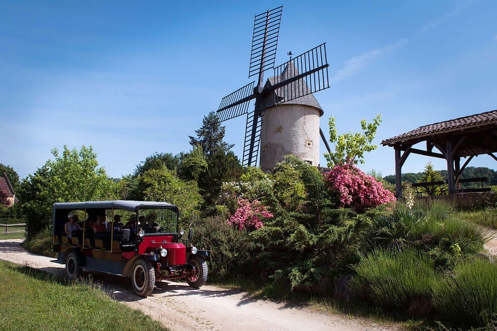 Le moulin traditionnel et un Stanley d'époque