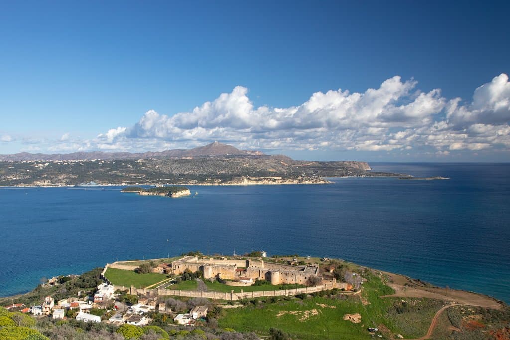 Militärstützpunkt und Blick nach Akrotiri
