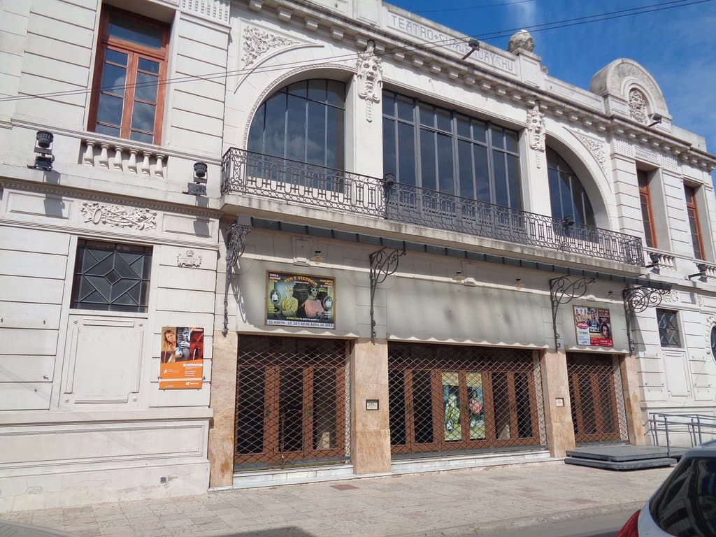 Fachada del teatro