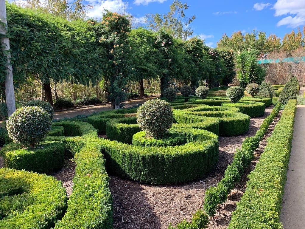 Alowyn Gardens