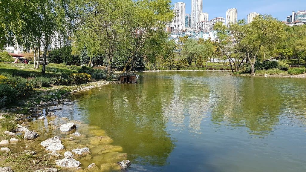 Bahçeşehir Gölet Park