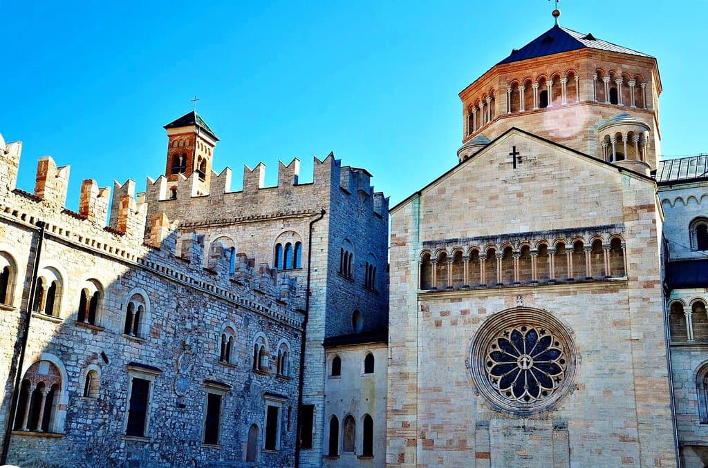 Trent in Italy is an amazing little city. The dome of the city is just breathtaking. For more tipps visit www.Urlaubsreise.blog #italy #exploreitaly #cathedral #southtyrol #visititaly #trient #earth_pix #architecture #daytrip #trent #trento