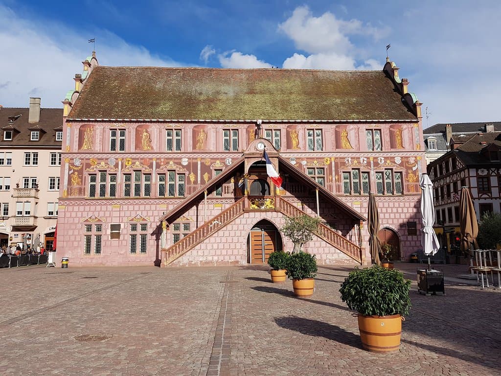 Lu musée Historique est tout simplement dans le plus bel endroit de la ville...