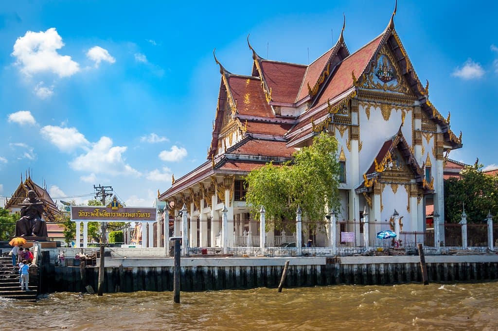 Wat Rakang Kositaram - View from ferry boat towards Tha Chang pier