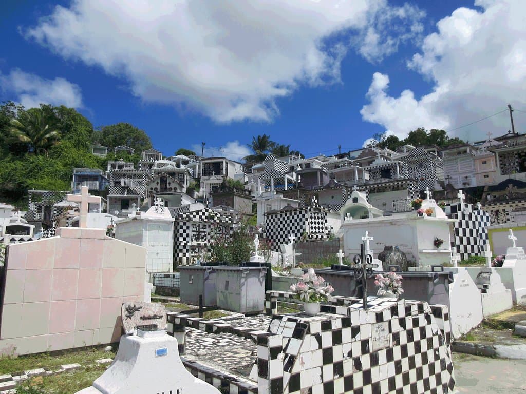 l'entrée du cimetière