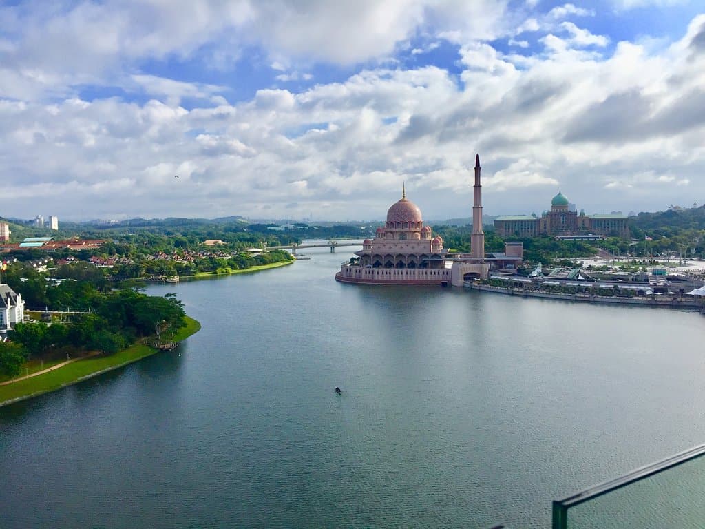 Putra Jaya Kuala Lumpur its very nice place for visitor otside country.. Clean area,good view n we can see the Biges Mosque & Building side of the lake. Recomendid for visit. Greet....