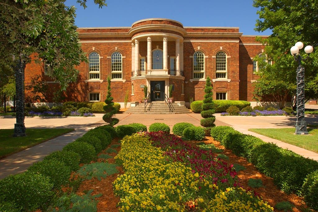 The Kemp is open to the public 7 days a week, featuring 3 indoor galleries, an outdoor sculpture exhibit space and multiple classrooms.