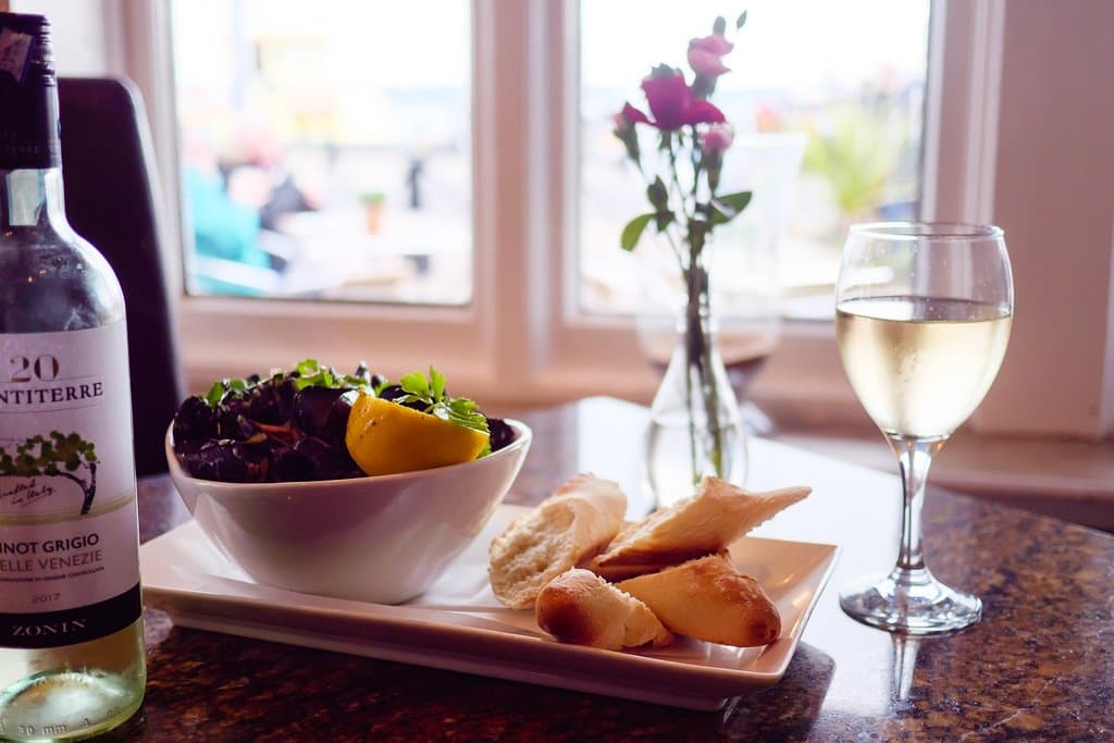 Locally sourced fresh mussels, a wedge of lemon and crusty bread - maybe a cheeky glass of Pinot to accompany!!