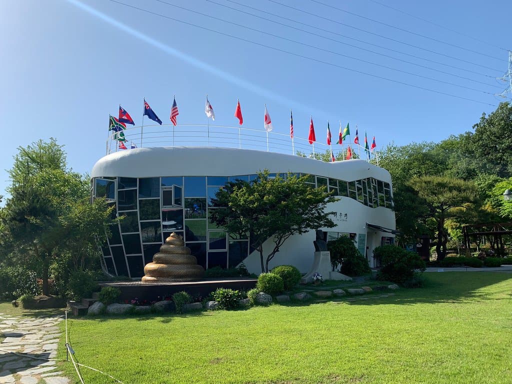 Mr. Toilet House Haewoojae