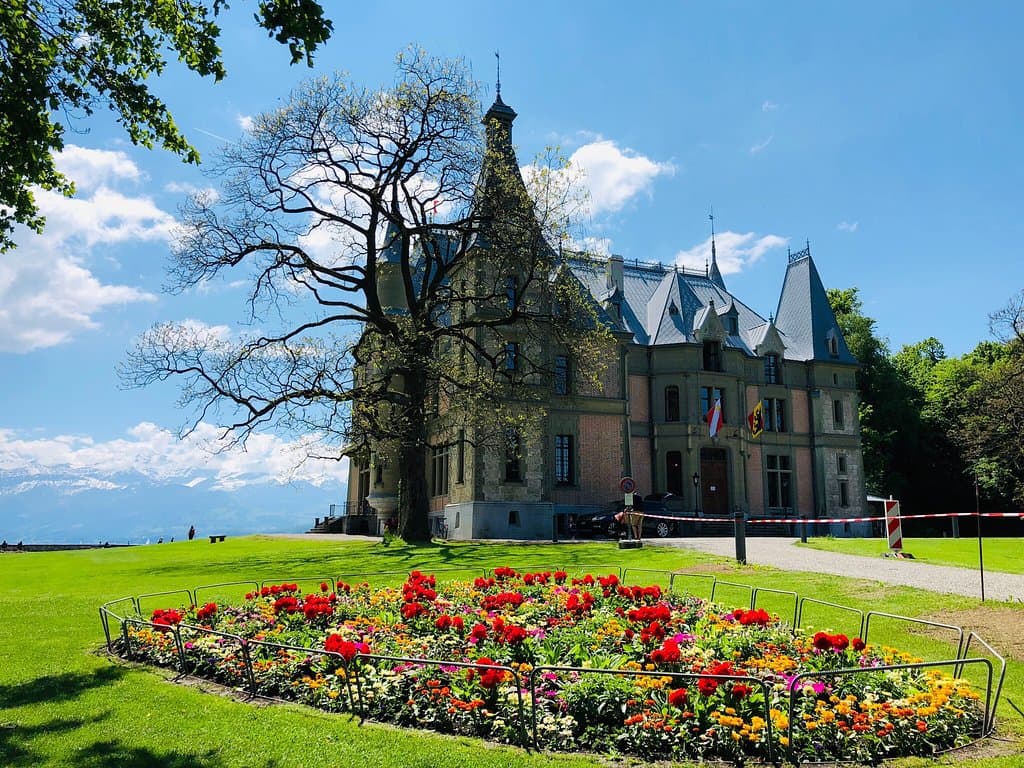 Schadau Park and Castle