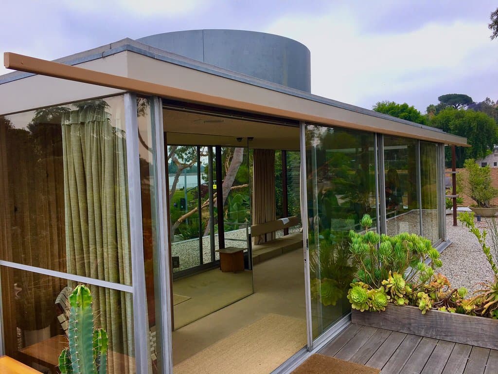 Discover the Neutra VDL House