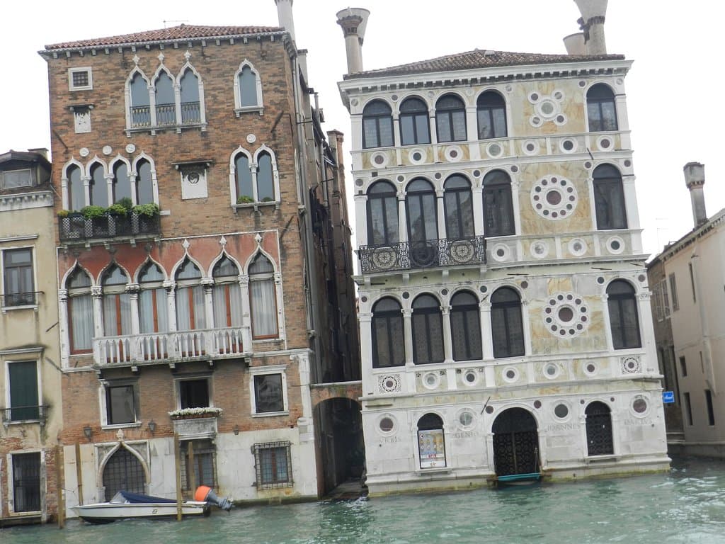  Palazzo Dario sulla dx