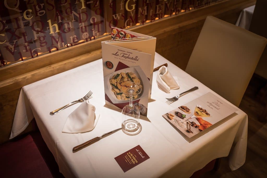 Restaurante Italiano, tanto para parejas con lugares intimos, como para grupos