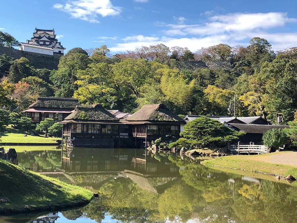 Genkyuen foreground, Hikone Castle background