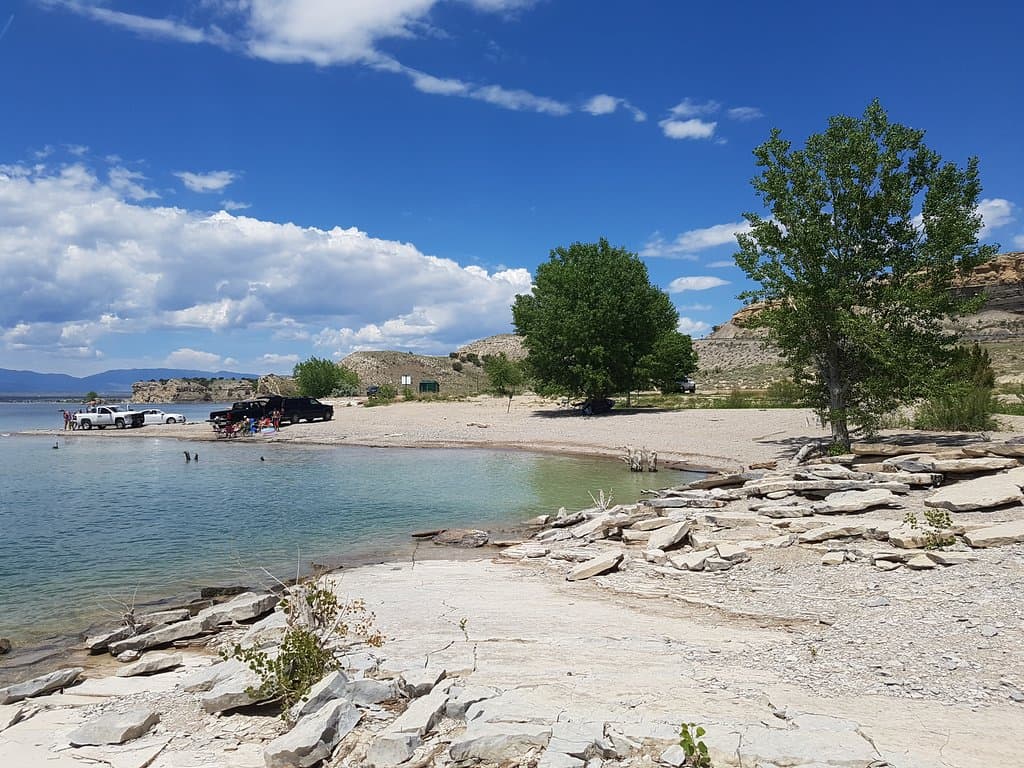 Shoreline at Sailboard Rd put in