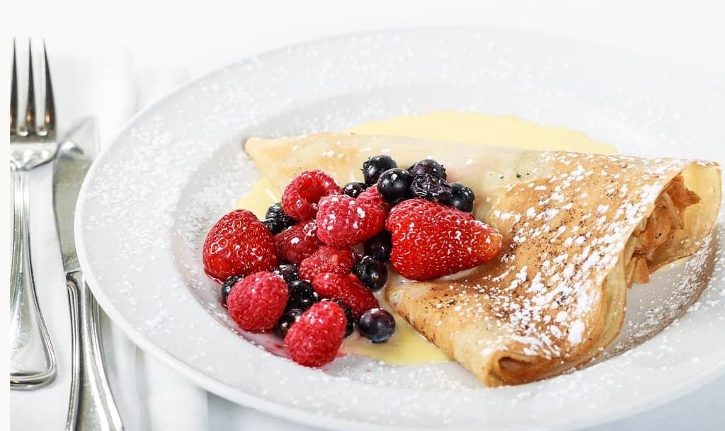 Warn berries and crème anglaise