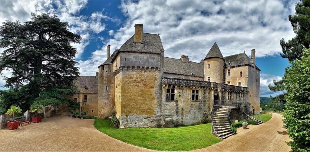 En 1651, Fénelon naquit dans ce château qui était à l'époque tel qu'il est aujourd'hui