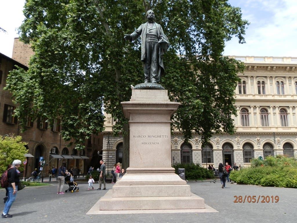 PIAZZA MINGHETTI - BOLOGNA