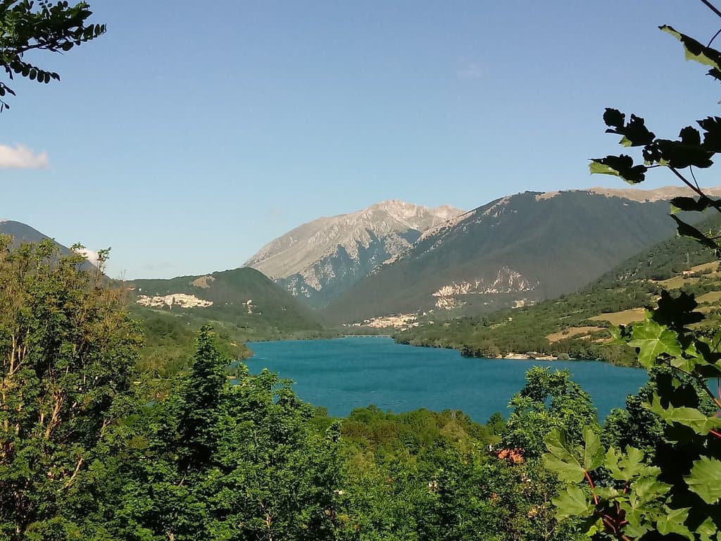 Camosciara, partendo dal Sentiero H3 al lago di Barrea.
