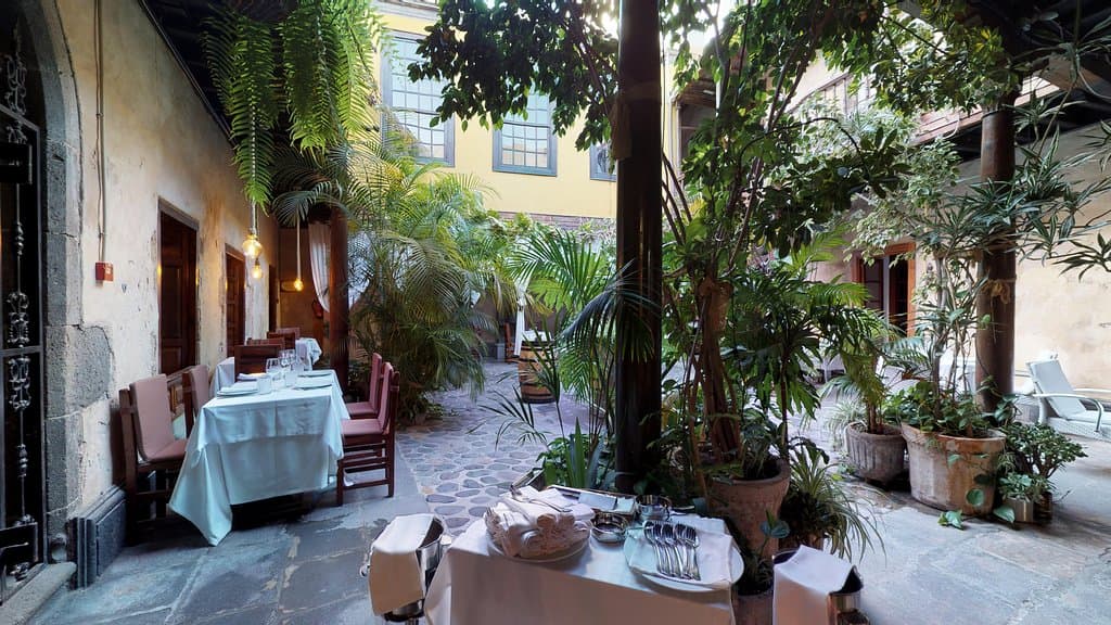 Restaurante Casa Montesdeoca
#ChefAbrahamSantana
Calle Montesdeoca, 10 
#Vegueta #LasPalmas

Reservas: 📞 828 91 73 94