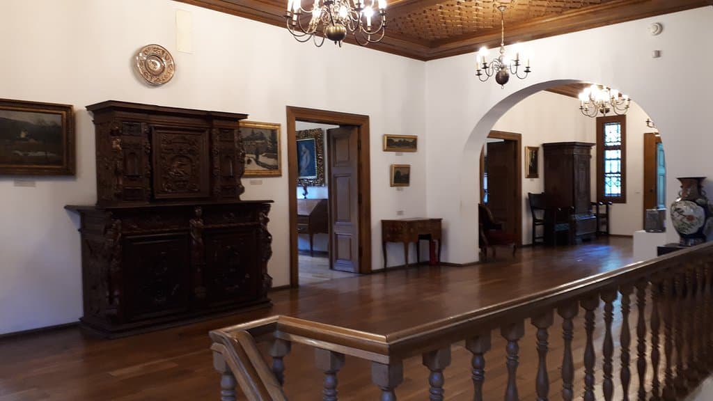 the lobby from the upper level