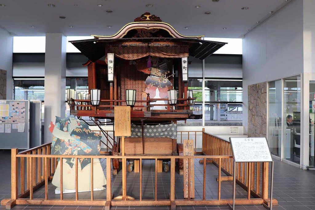 「新町芸屋台」が展示されていました