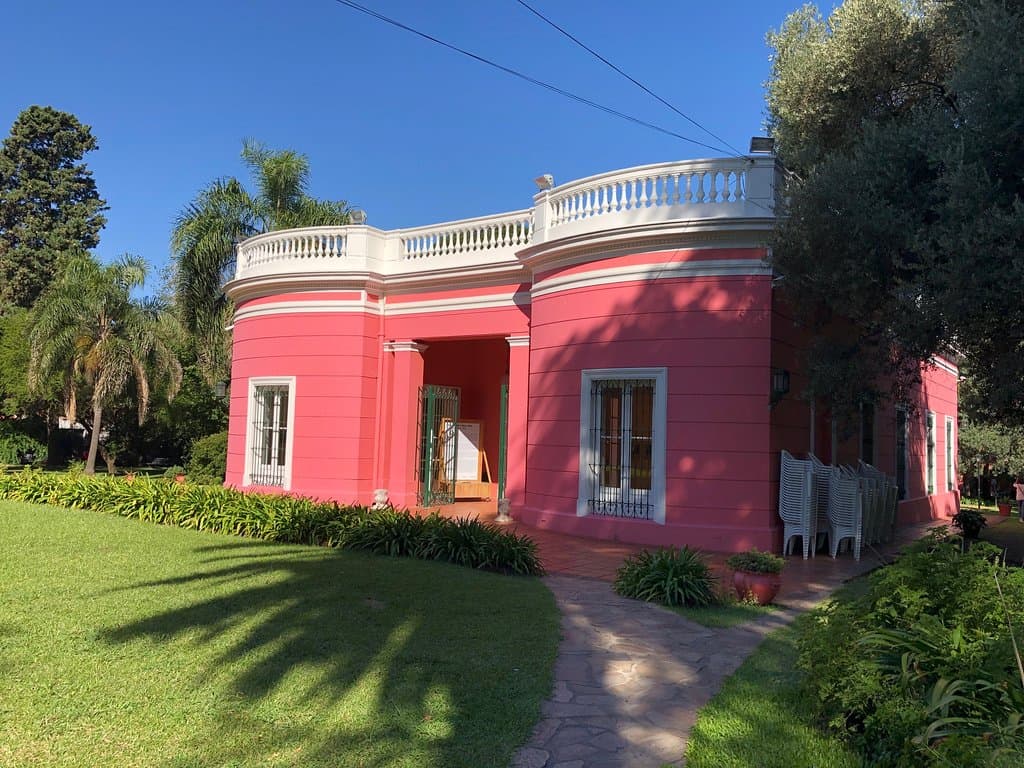 Casona reciclada. Museo, muestras, cine, espectáculos...
