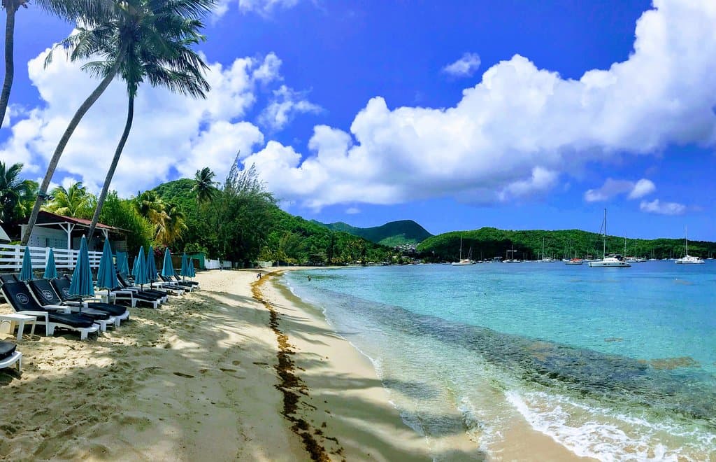 Grande anse d'Arlet, avec sur la gauche "Ti sable"