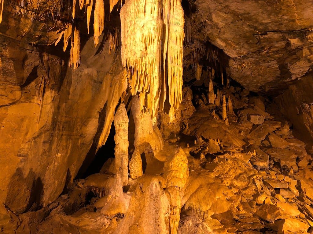 Lost World Caverns