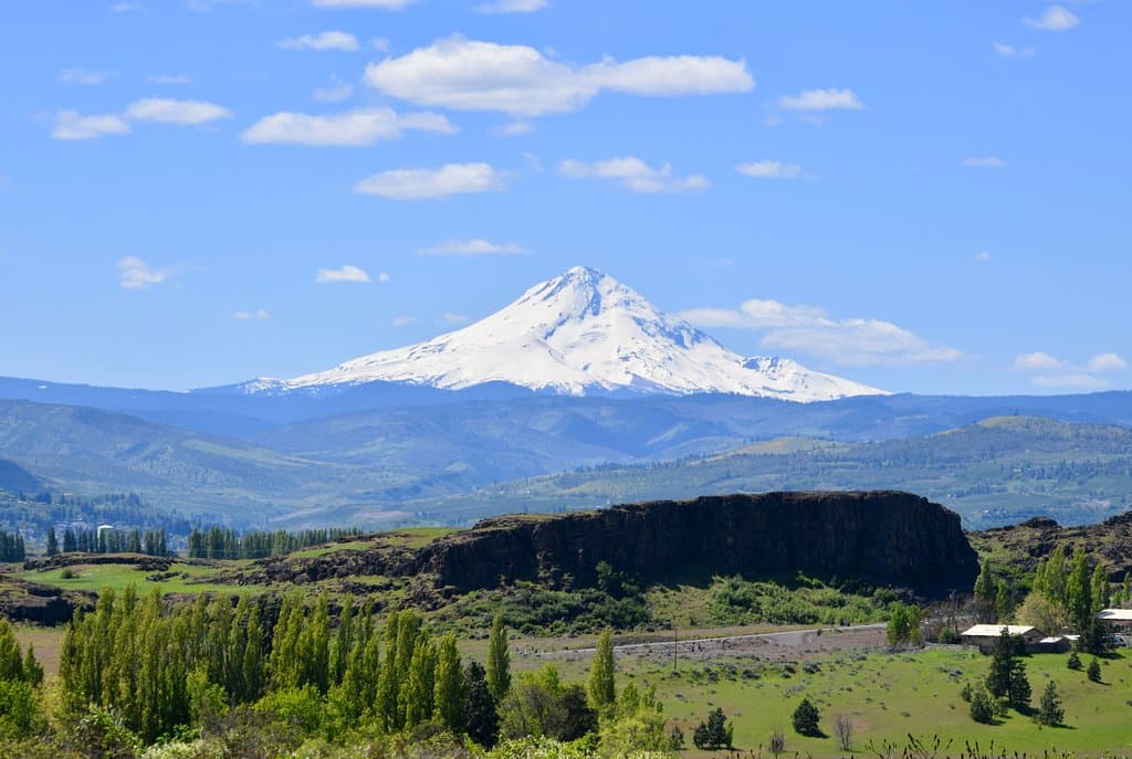 The spectacular views we had of Mount Hood whilst hiking Horsethief butte.