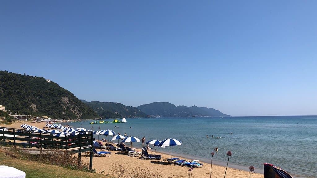Glyfada Beach ist die beste Ecke von Corfu für jeder geeignet 👍👍👍 Man findet here einfach alles was man braucht.