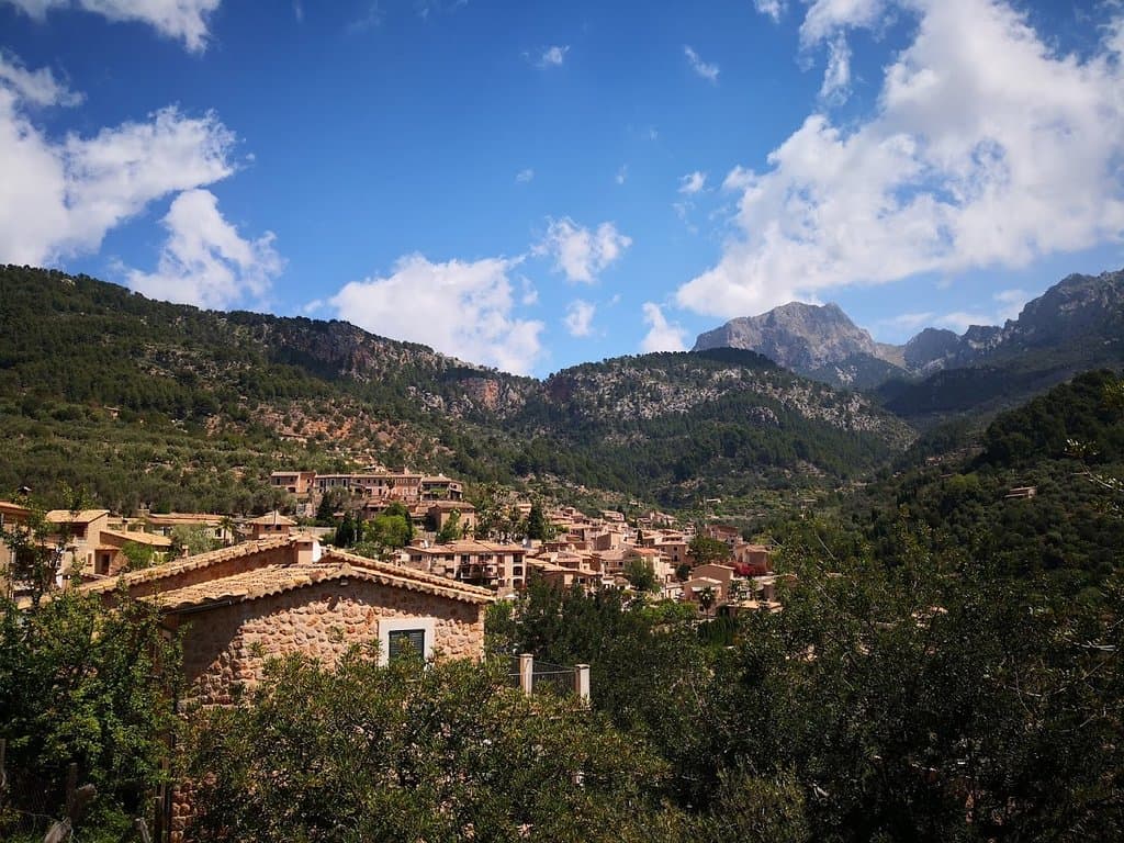 First view of Fornalutx when approaching on foot from Soller.
