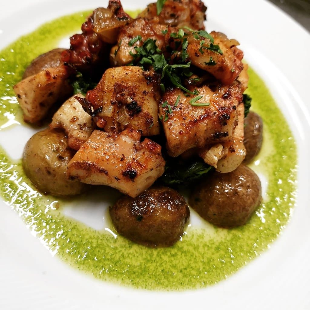 Polvo com batatas braseadas e legumes da época/ Octupus with Roasted Potatoes and Seasonal Vegetables