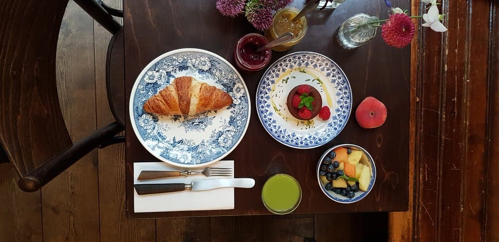 Gartine serveert gerechten met groenten en fruit uit eigen moestuin. Voor een ontbijt, lunch en high-tea.