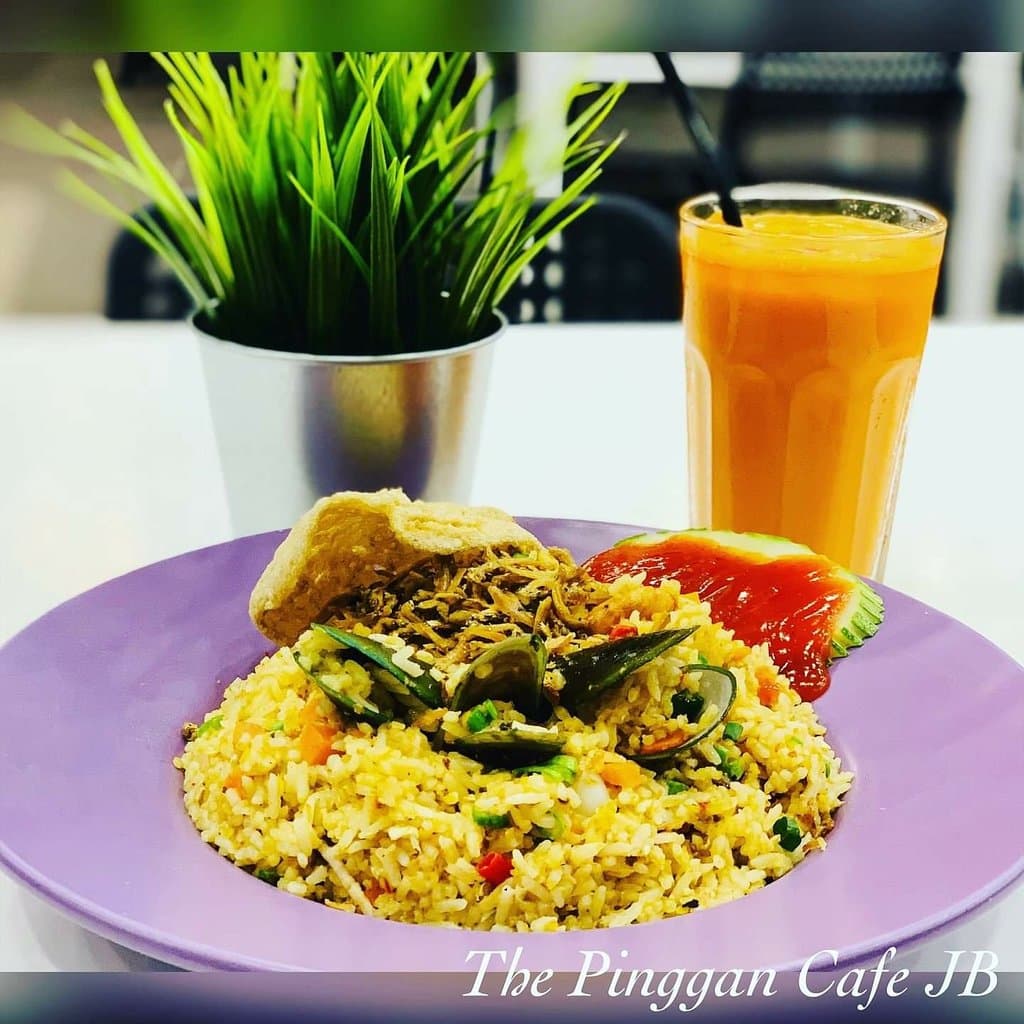 The pinggan cafe johor bahru, Western and asian fusion with playroom for kids