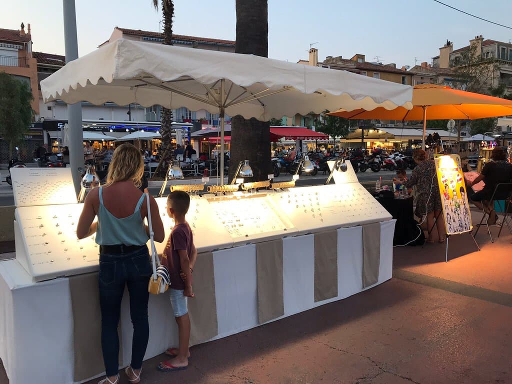 Marché nocturne Les Lecques