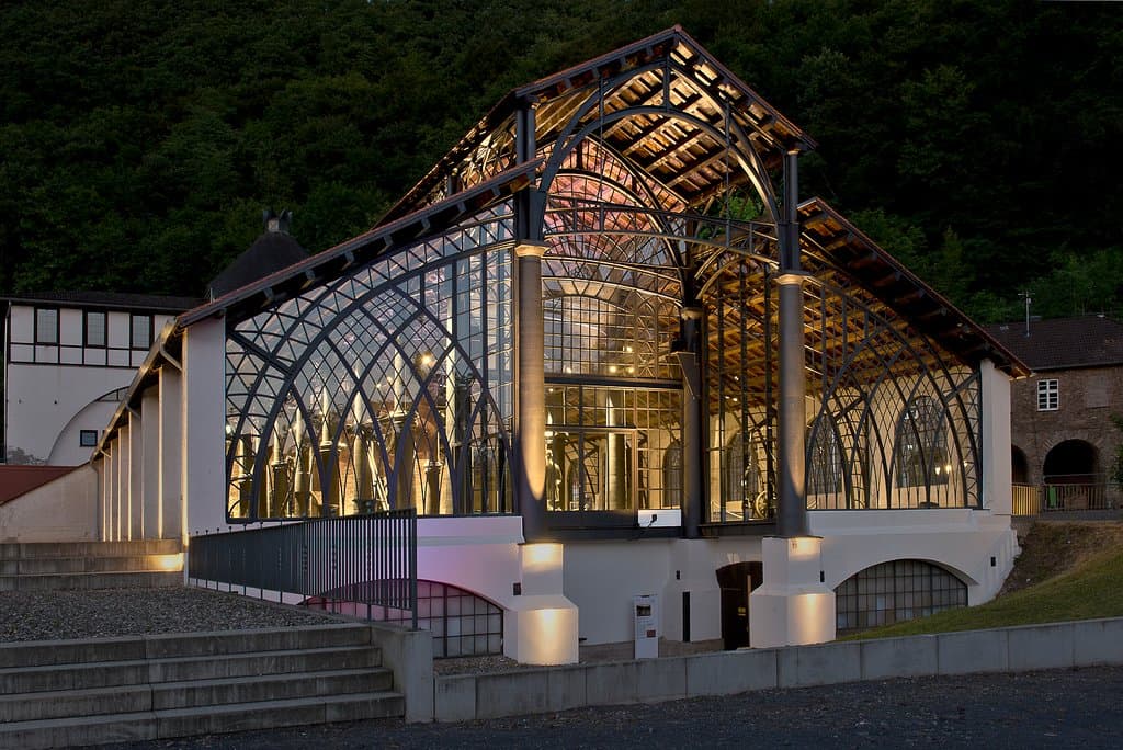 Gießhalle der Sayner Hütte bei Nacht, Foto © Thomas Naethe