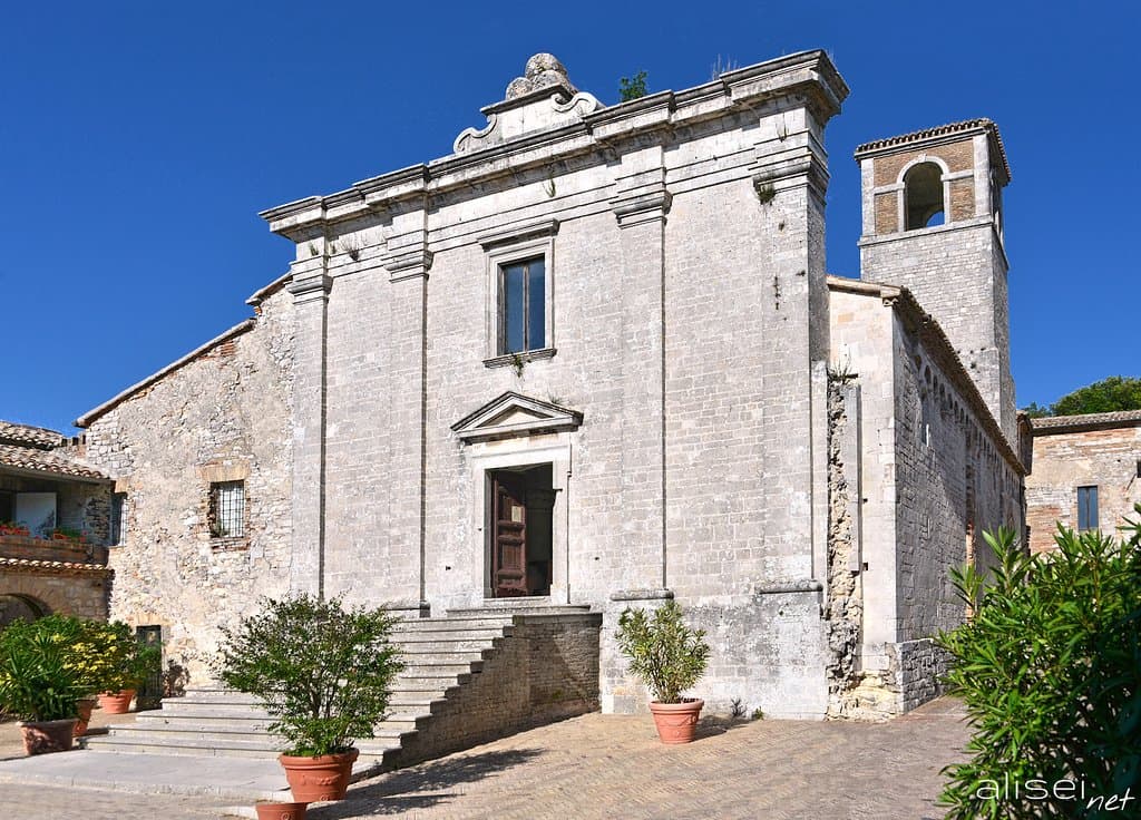La facciata della chiesa