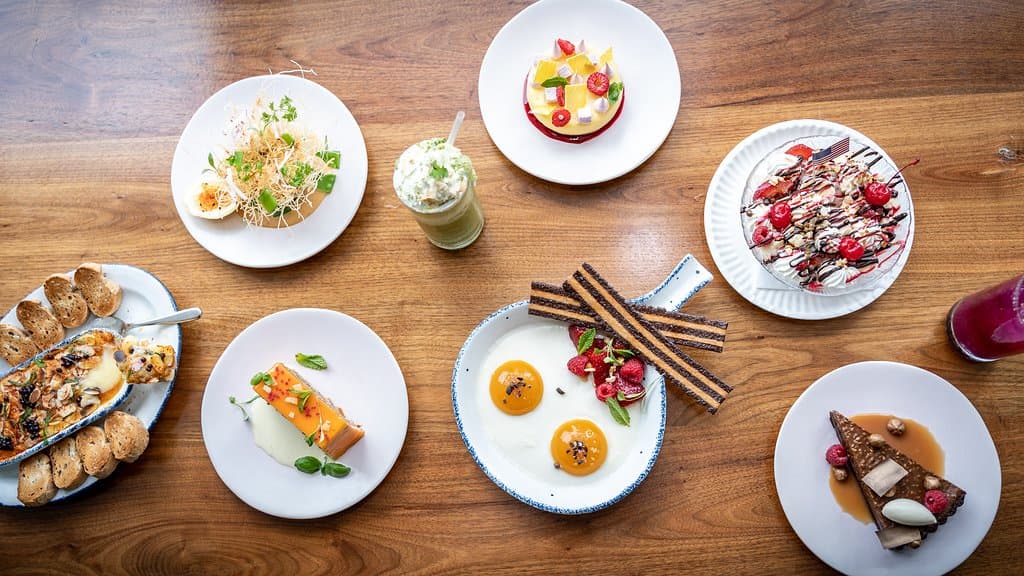 "Sunny Eggs" dessert
Coconut Mousse, Mango "Yolk", Berries, & chocolate & vanilla wafers