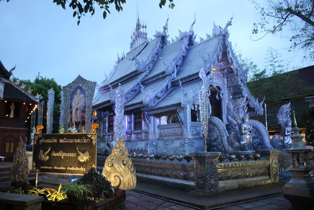Students from Chiang Mai Dramatic Collage give their shows every Saturday night in the program called "Lanna Thai Buddhist Way of Life Tourism" that is always held every Saturday within area of Saturday Walking Street Market. Come to Chiang Mai, visit Saturday walking street maret, visit Silver temple and join the temple's activities.