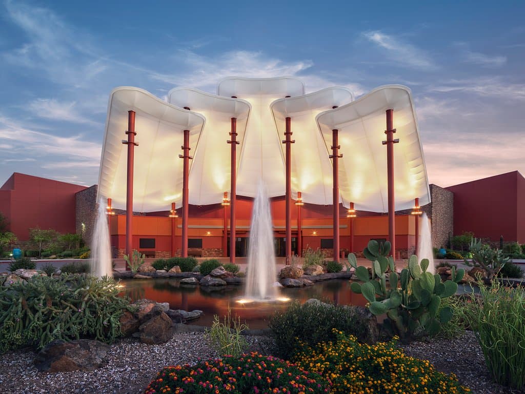 Lone Butte Casino has meeting space, 5 restaurants and 4 bars.